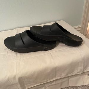 Women’s Oofos Ooahh slide sandal